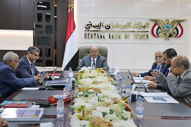 البنك المركزي اليمني يقر إجراءات لتعزيز الاستقرار المالي ويشيد بالدعم السعودي