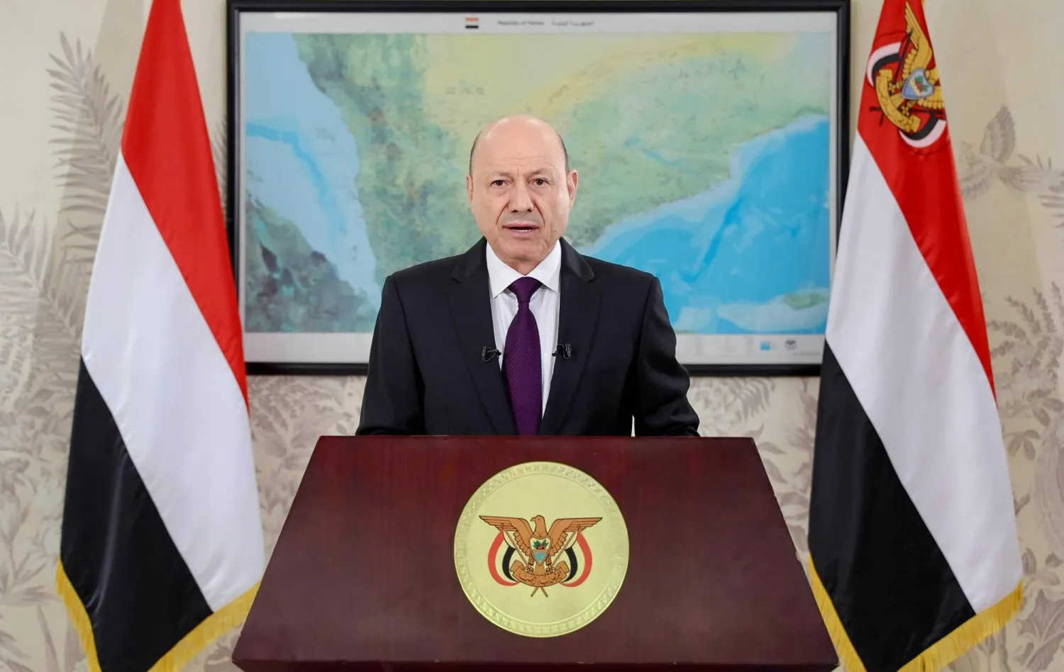 الرئيس العليمي يتوعد بضرب مراكز القيادة الحوثية في مختلف الجبهات