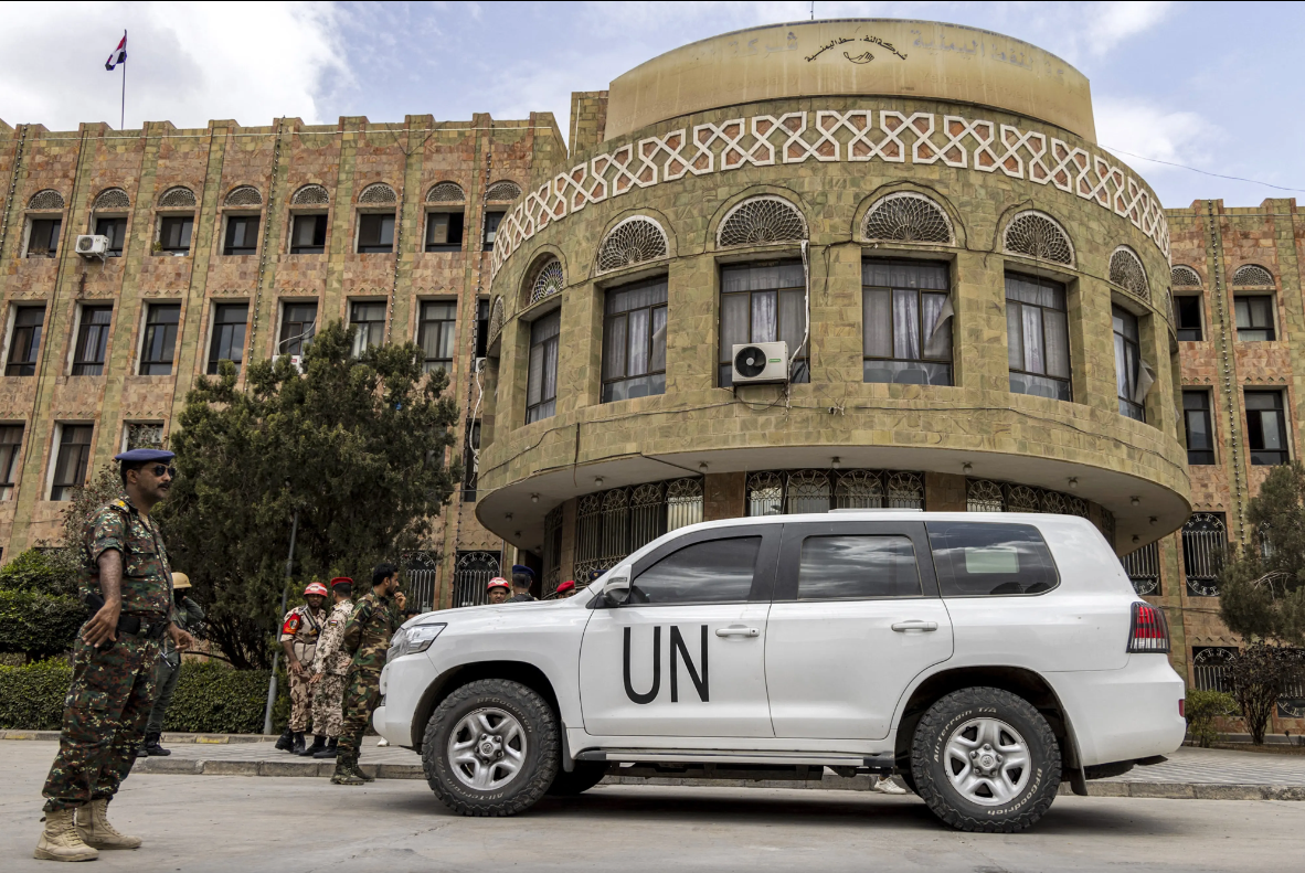 الحوثيون يخفون العشرات من موظفي الأمم المتحدة والمجتمع المدني