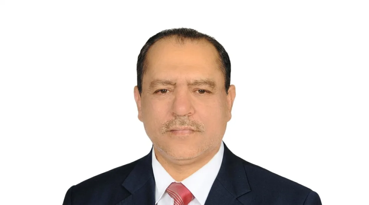 طبيب في تعز يضع مركزه وطاقمه وأجهزته الطبية مجانا تحت تصرف المدافعين عن المدينة