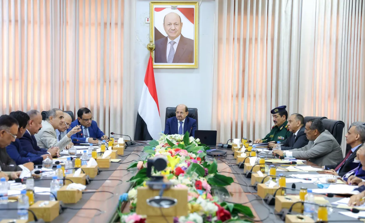 الزنداني يوجّه بتشديد الرقابة على المنافذ وإغلاق غير القانونية لمكافحة التهريب