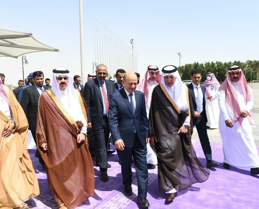 رئيس وأعضاء المجلس الرئاسي يصلون مدينة جدة السعودية