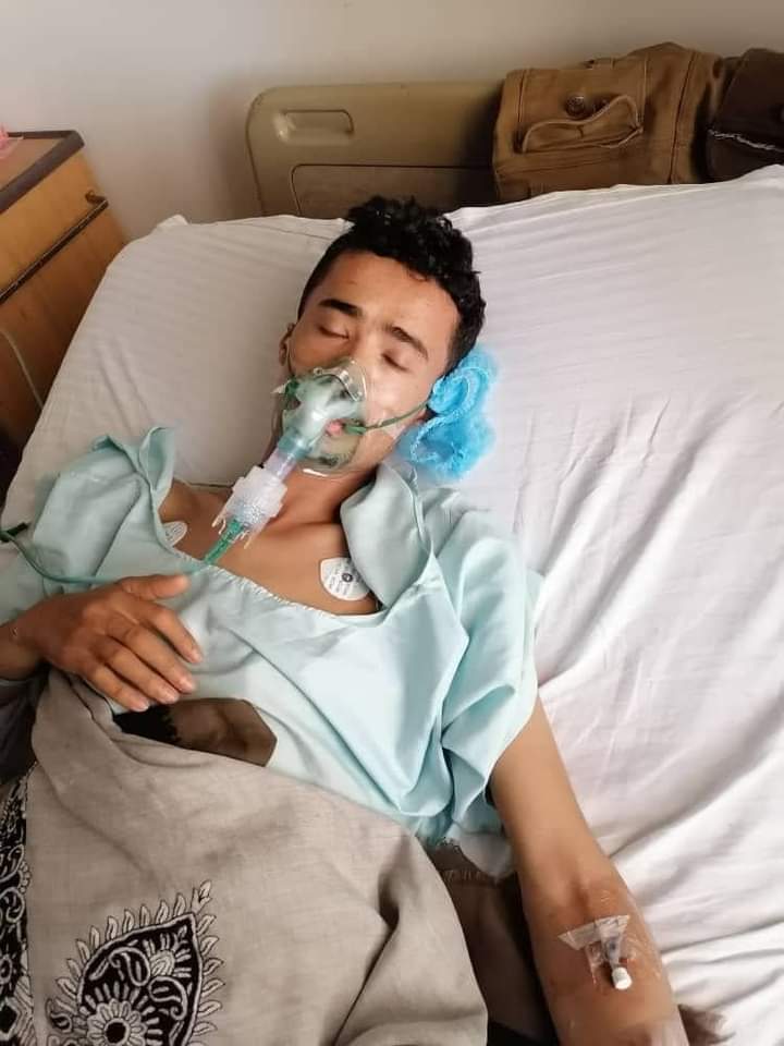 وفاة شابًا متاثرًا بأمراضه بعد أيام من خروجه بصفقة تبادل مع الحوثيين