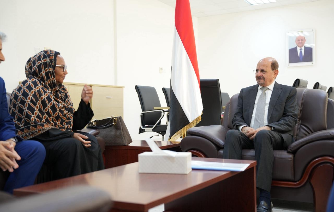 الوزير الزنداني يودع ممثلة صندوق الأمم المتحدة للسكان ويشيد بجهودها في اليمن