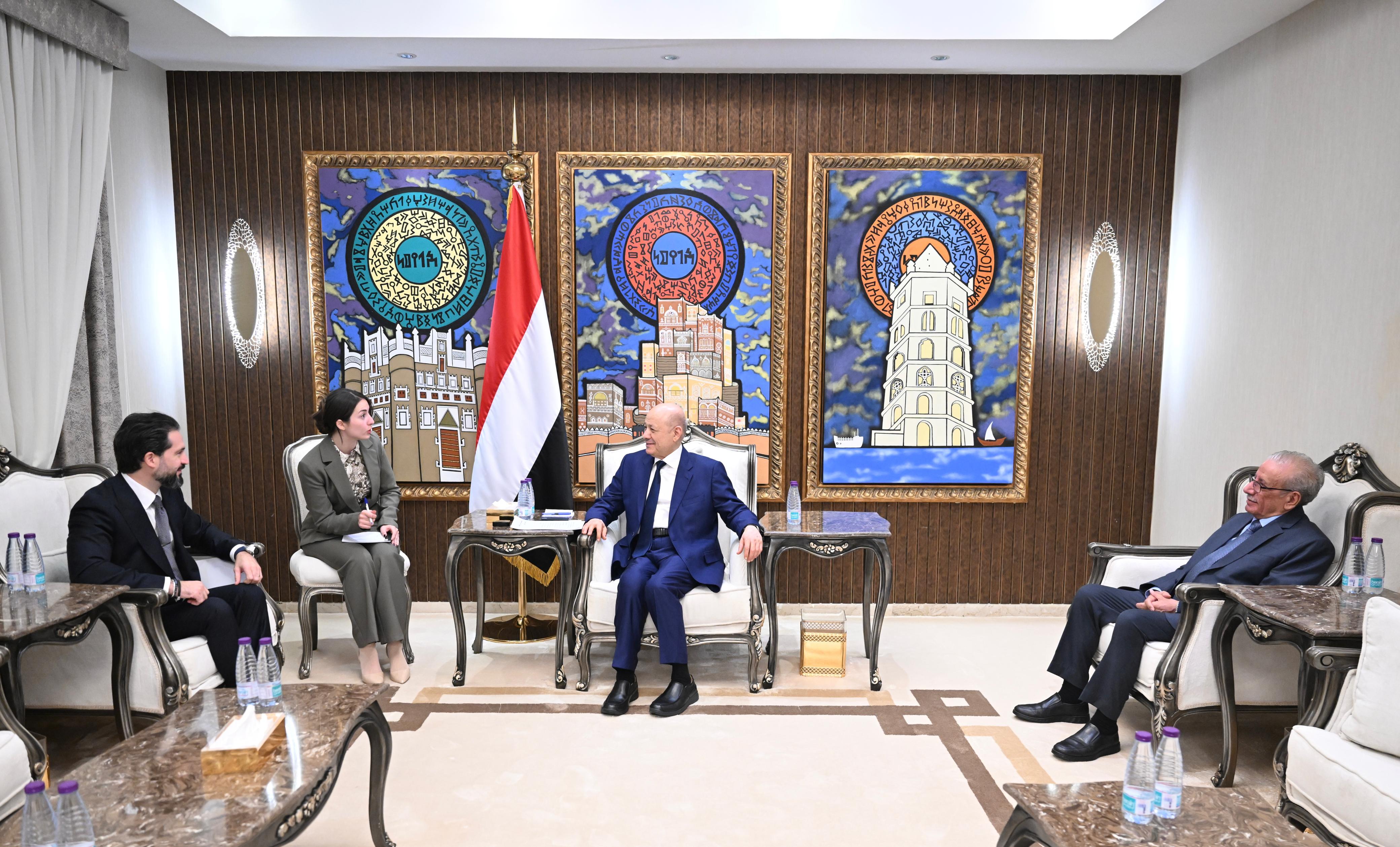 الرئيس العليمي يستقبل القائم بأعمال السفارة الأميركية ويبحث دعم الإصلاحات ومكافحة الإرهاب
