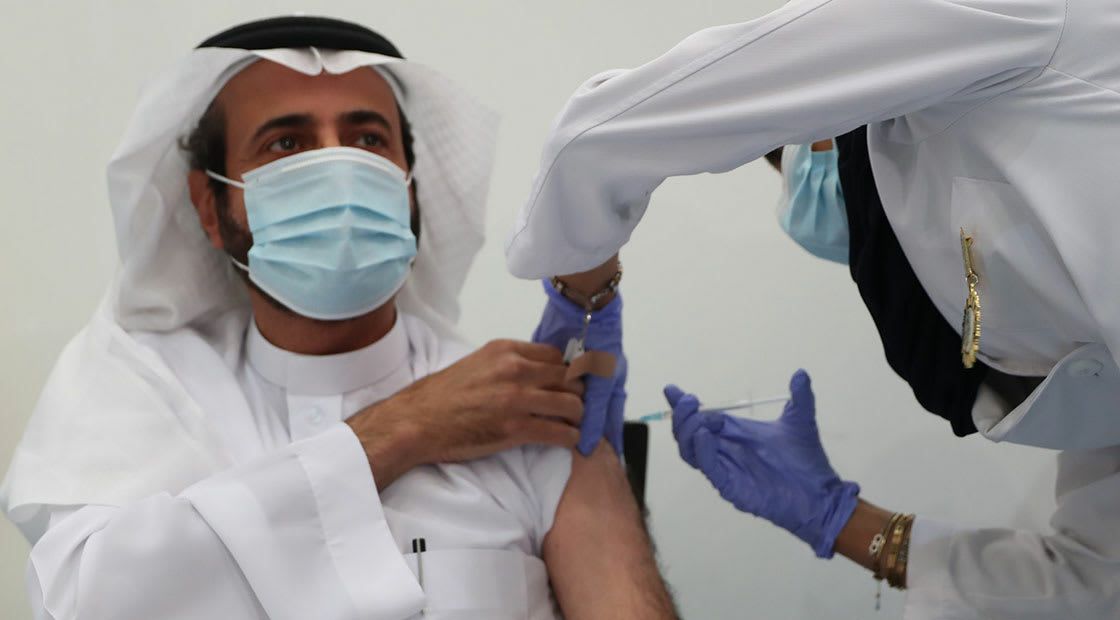 السعودية تشترط إصدار تأشيرة العمرة باستكمال التطعيم