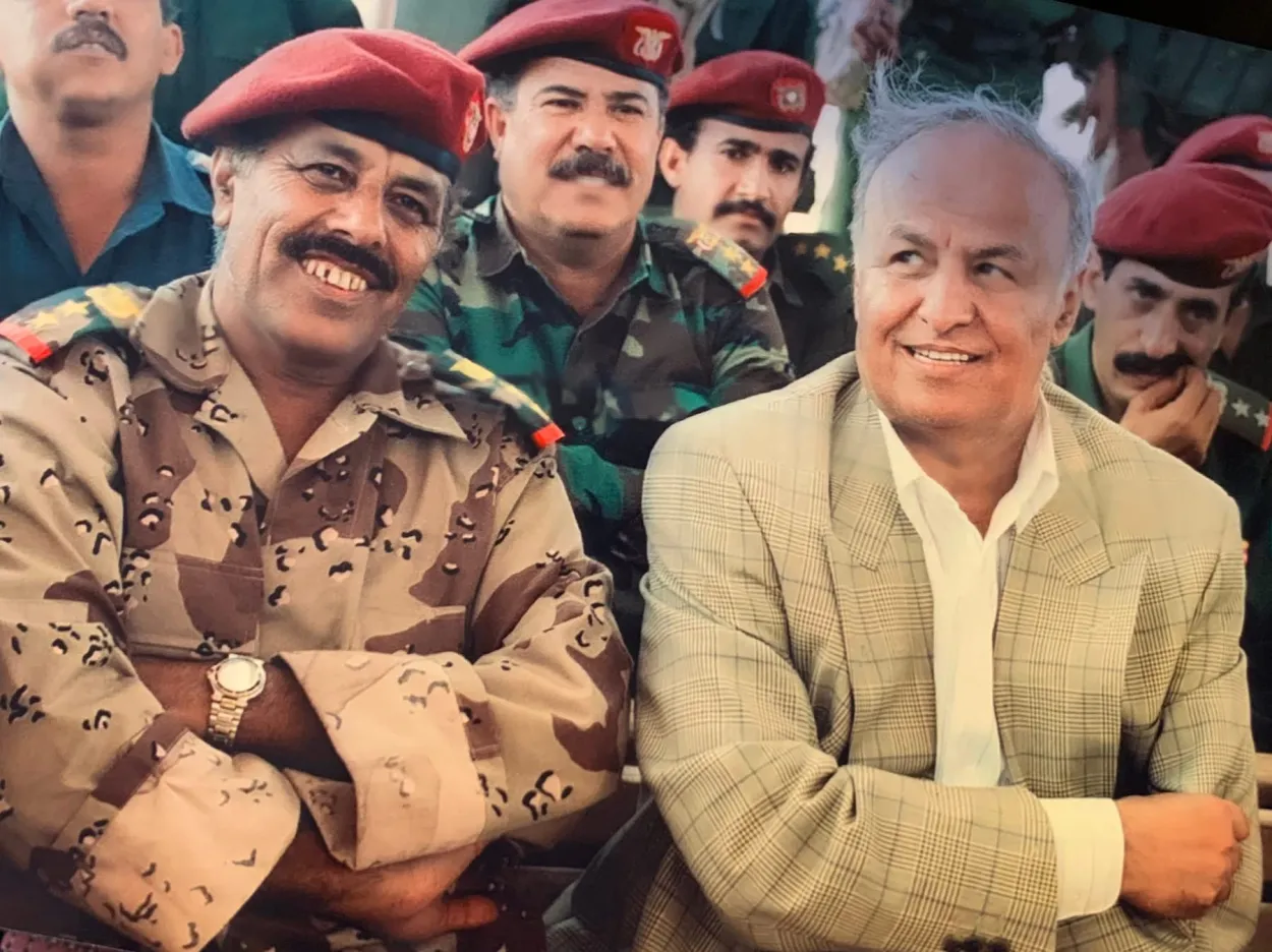 الفريق الركن علي محسن صالح الأحمر يكتب في وداع الرئيس هادي.. رفيق الدرب والسلاح