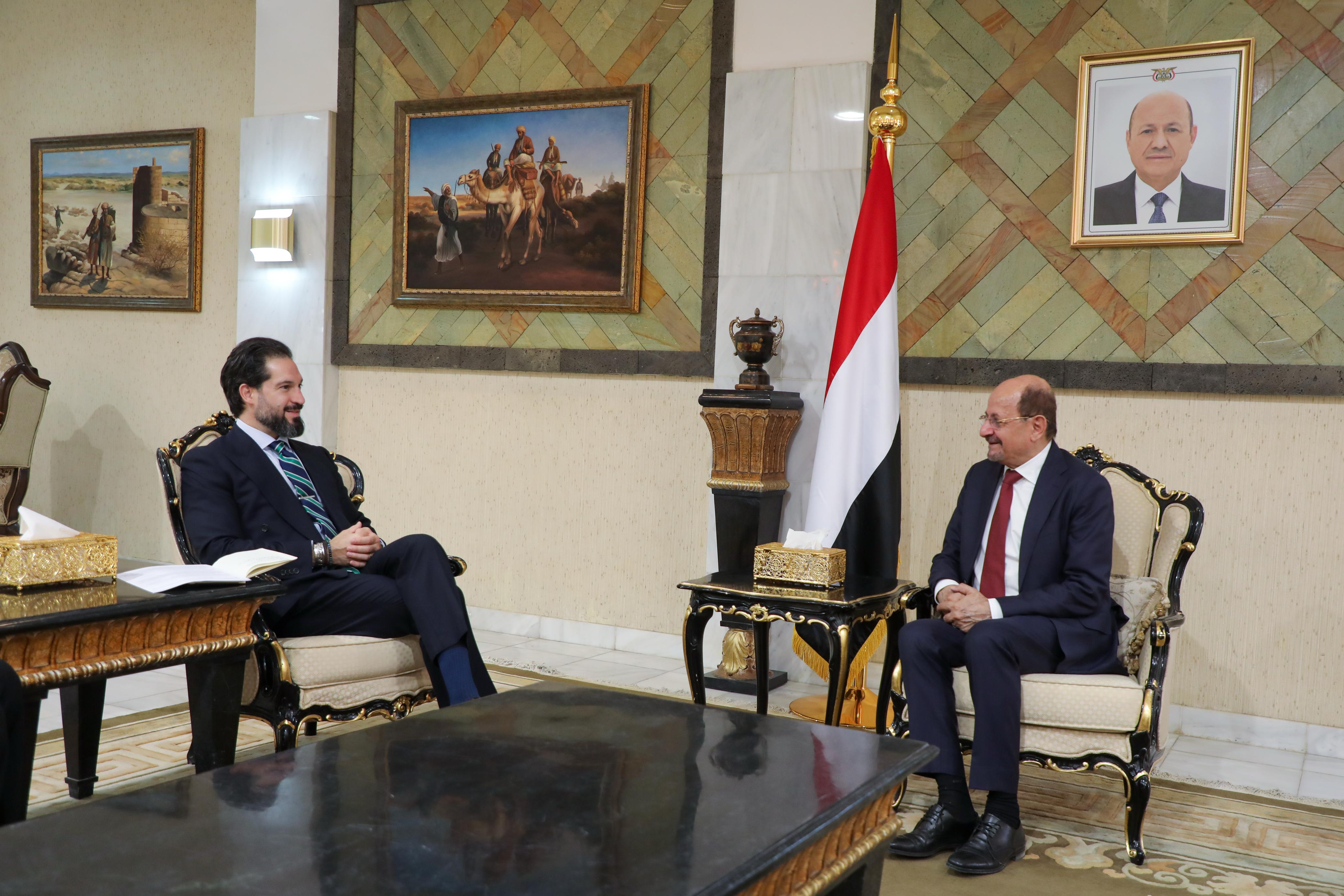 الزنداني يبحث مع القائم بأعمال السفارة الأمريكية سبل تعزيز التعاون ودعم جهود السلام في اليمن