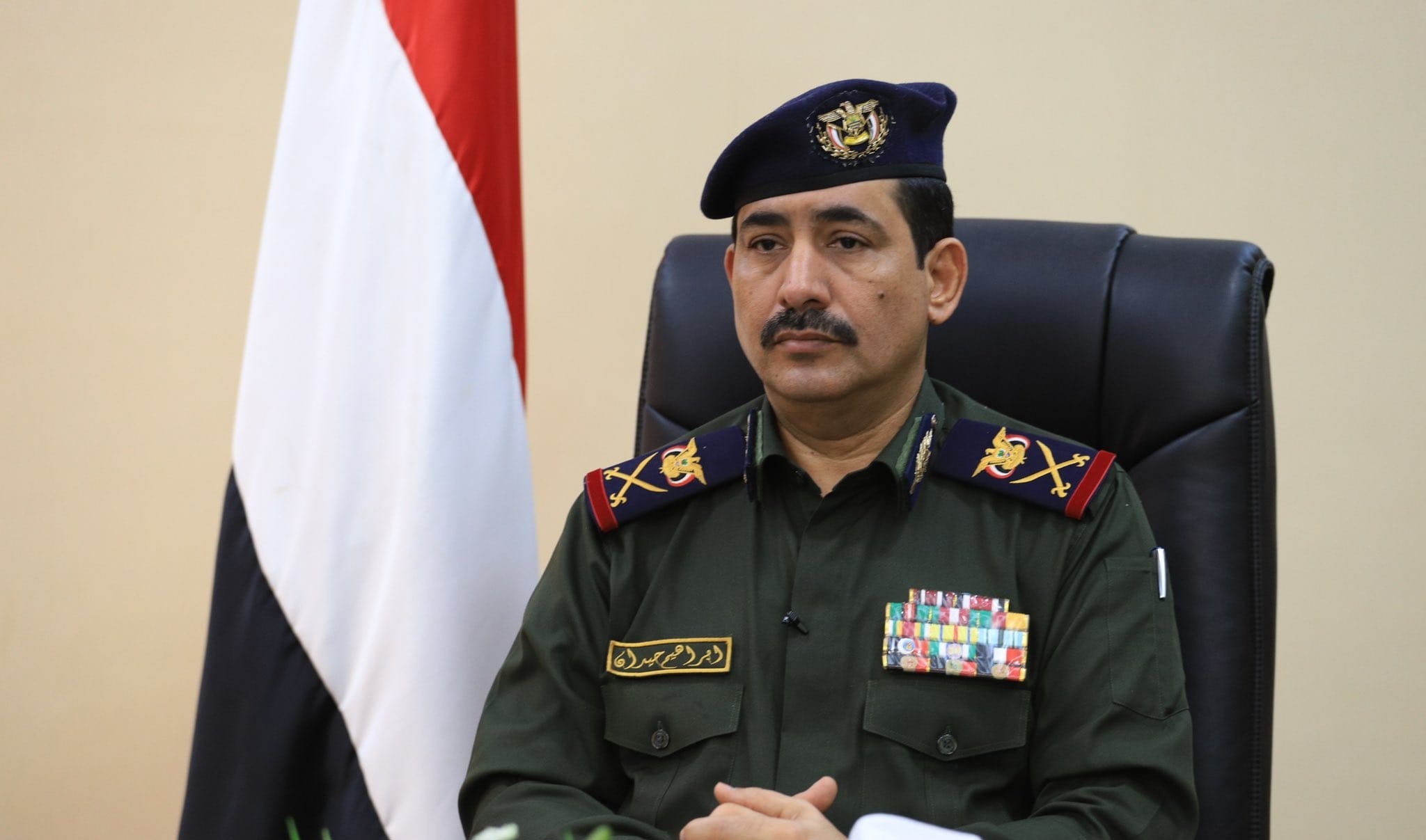 وزير الداخلية يبحث مع القائم بأعمال السفير الأمريكي تعزيز التعاون الأمني وتحديث الأنظمة الرقمية