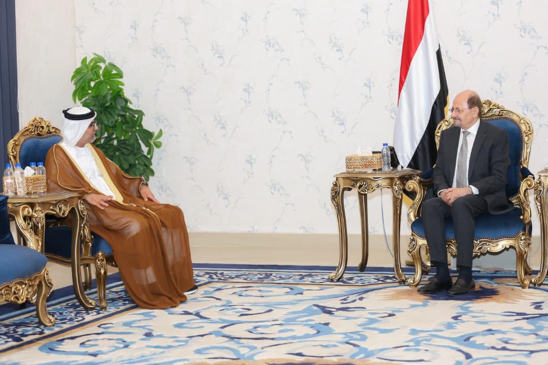 وزير الخارجية يبحث مع السفير الإماراتي تعزيز العلاقات والتعاون المشترك