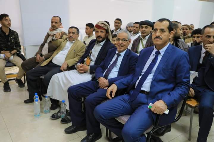 مستشار الرئاسة يحي ندوة بمعرض مارب للكتاب