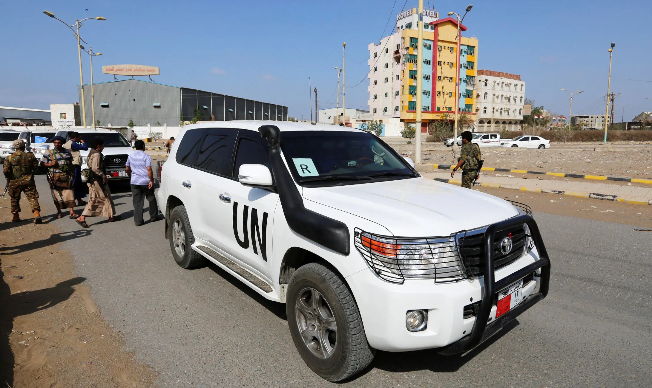 الحكومة اليمنية تدين اقتحام الحوثيين مكاتب الأمم المتحدة ونهب ممتلكاتها في صنعاء