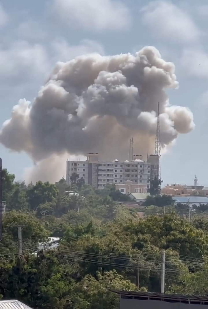مقتل وأصابة 400 شخص بتفجير ارهابي في الصومال