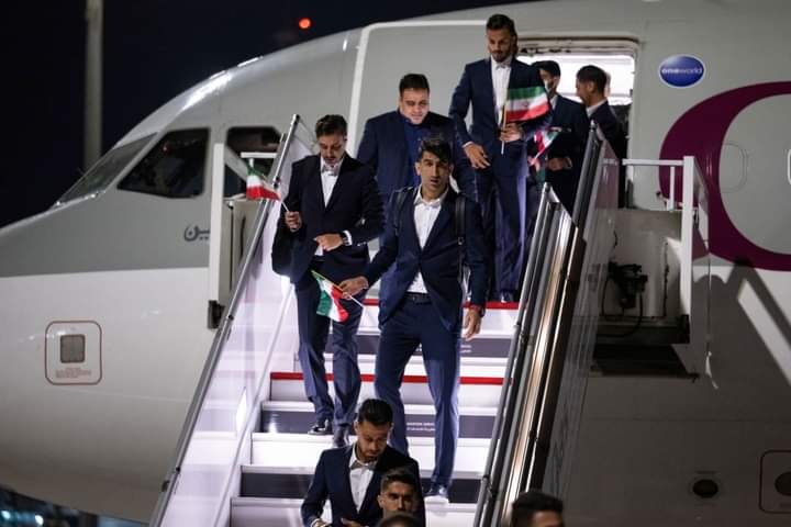 المنتخب الإيراني يعود إلى بلادة بعد خروجه من المتأهلين