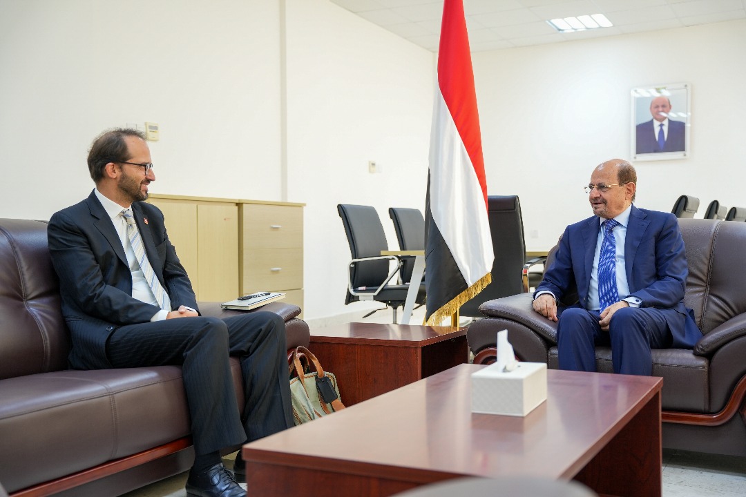 وزير الخارجية يلتقي بسفيري سويسرا وإندونيسيا ويبحث تعزيز العلاقات الثنائية