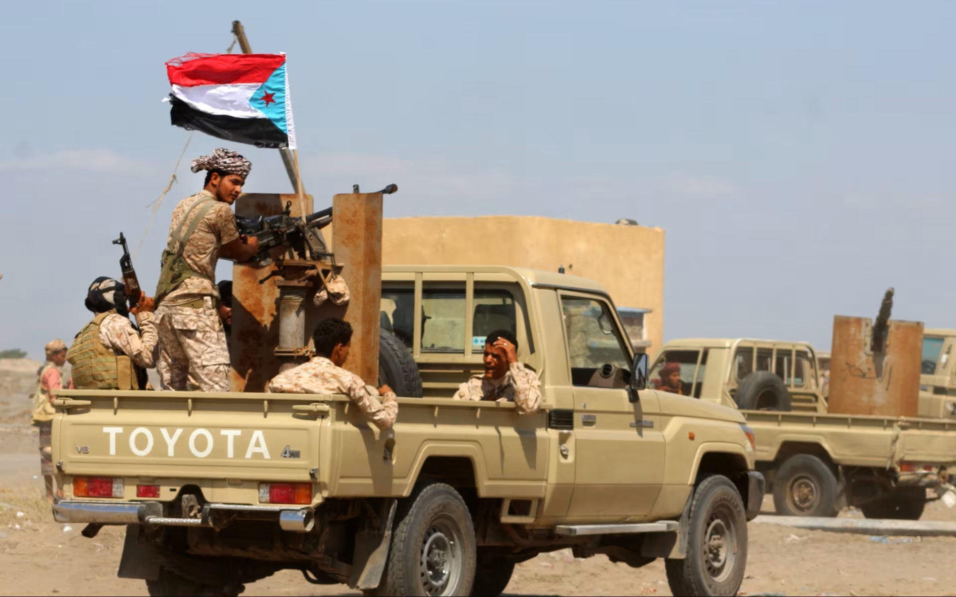  وساطة أخيرة في حضرموت والمهرة وتحذير من الحسم العسكري