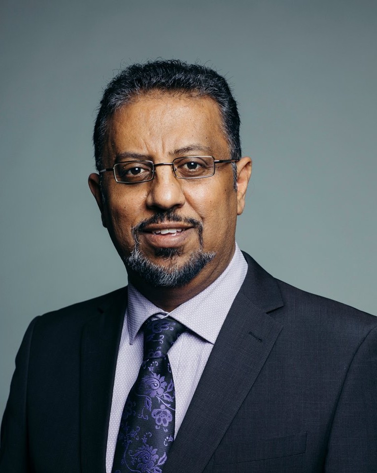 أيوب الحمادي : الذكاء الاصطناعي مجرد “هدرة وفشخرة” في الجامعات العربية !!